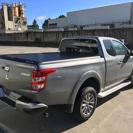 Ролетна щора RealTruck MRC2000 – черна – Mitsubishi L200 / Fiat Fullback E/C (2015+)