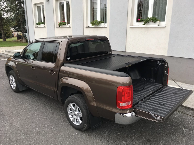 Ролетна щора RealTruck MRC2000 – черна – Volkswagen Amarok D/C (2010–2020)