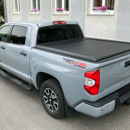 Ролетна щора REALTRUCK EVOm - Черна - Toyota Tundra 5.5ft. 2015-2021