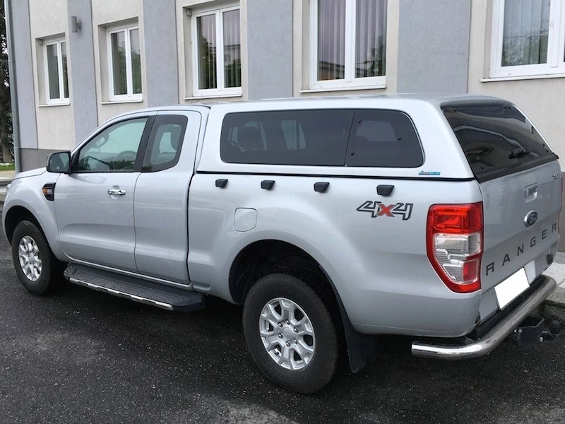 Хардтоп Aeroklas Stylish – изкачащ навън страничен прозорец – Ford E/C 2012-2022 (цветови вариации)