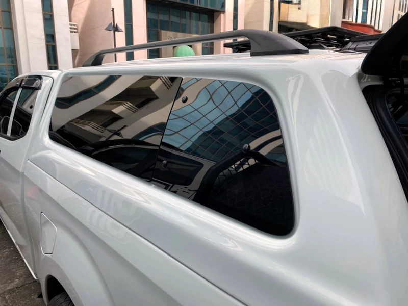Хардтоп Aeroklas Stylish – изкачащ навън страничен прозорец – различни цветове – Isuzu Е/C 2020-2024