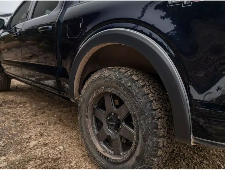 Bushwacker OE Style Fender Flares – Ford F-150 (2021–2026)