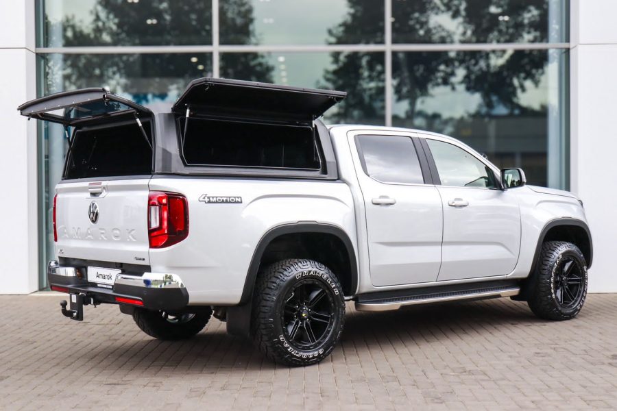 RhinoMan Xpedition Matt Black Алуминиев хардтоп за Volkswagen Amarok Double Cab (2023+) – Повдигащи се странични капаци и повдигащ се заден прозорец