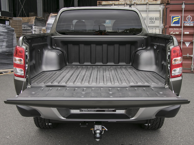 PRO-FORM Sportguard вана за товарен отсек под бордовете за Toyota Hilux Double Cab (2016+)