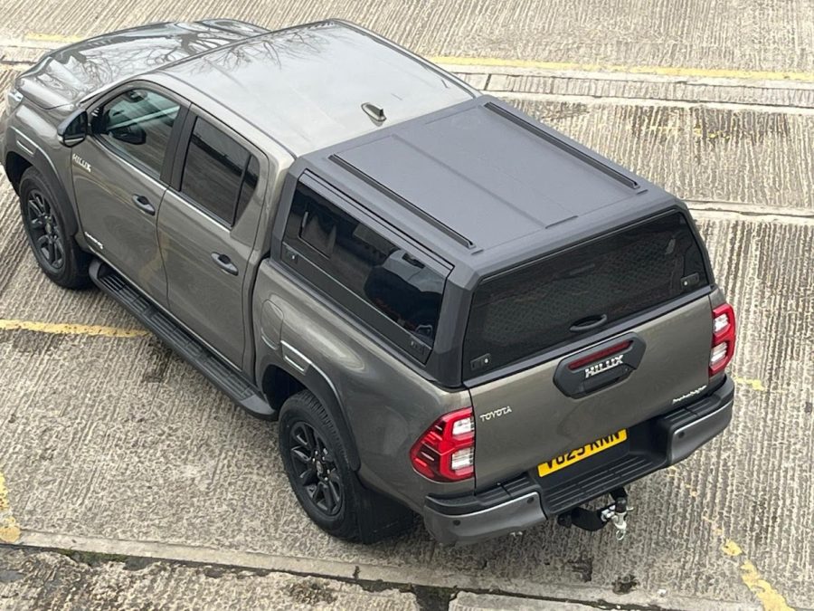 RhinoMan Xtreme Matt Black Алуминиев хардтоп за Toyota Hilux Double Cab (2016–2025) – Повдигащи се странични прозорци и повдигащ се заден прозорец