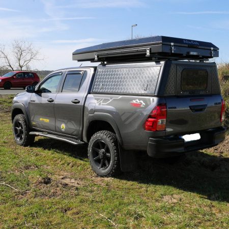 Алуминиев хардтоп Alu-Cab Adventure за Toyota Hilux Double Cab (2016+) – Черен (Tread Plate)
