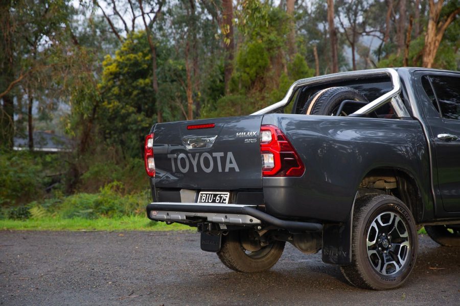 Задна броня със стъпало и теглич ARB Summit Raw, 3500 кг – Toyota Hilux SR5 (2020–2023), за фабричен теглич