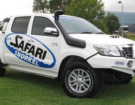 Шнорхел Safari R-SPEC – Toyota Hilux (SS122HF)